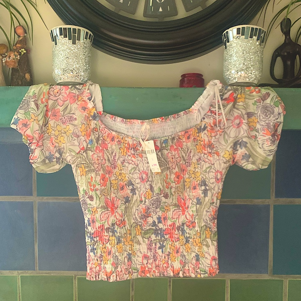 Anthropologie fitted floral print top. NWT